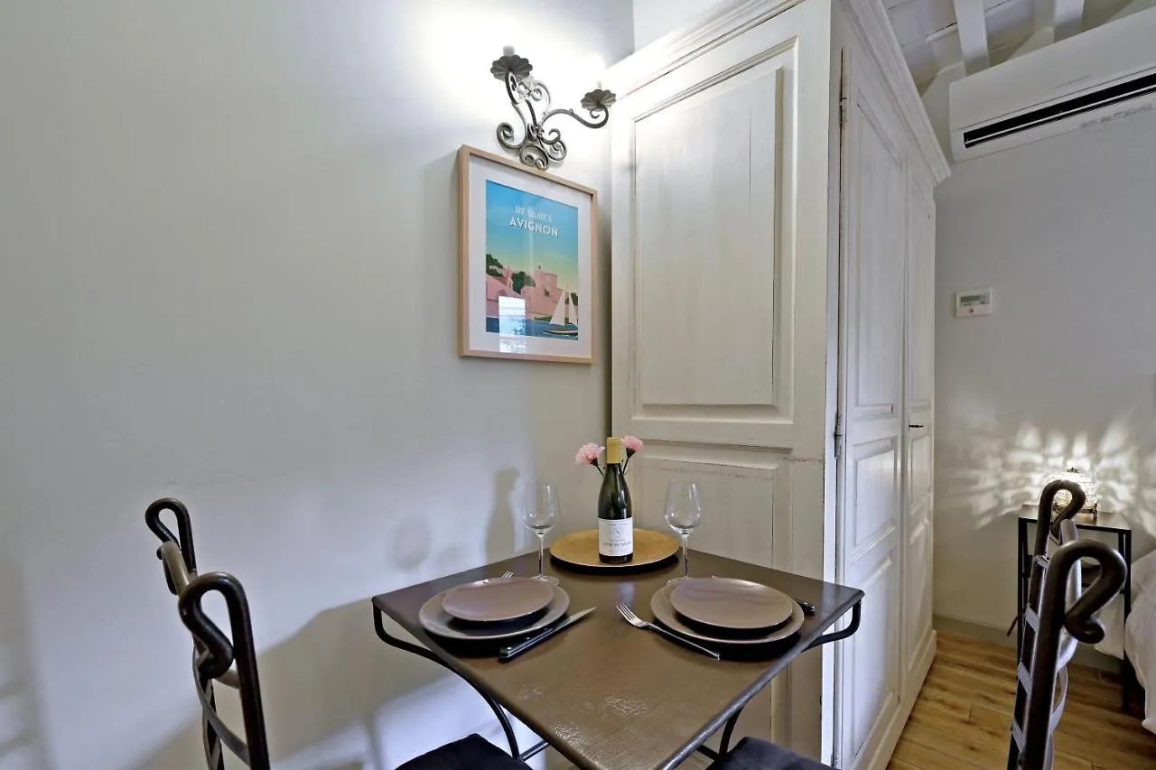 Apartment Au Coeur Des Papes, Dans Batisse De Charme Studios & Appartements En Coeur De Ville Avignon