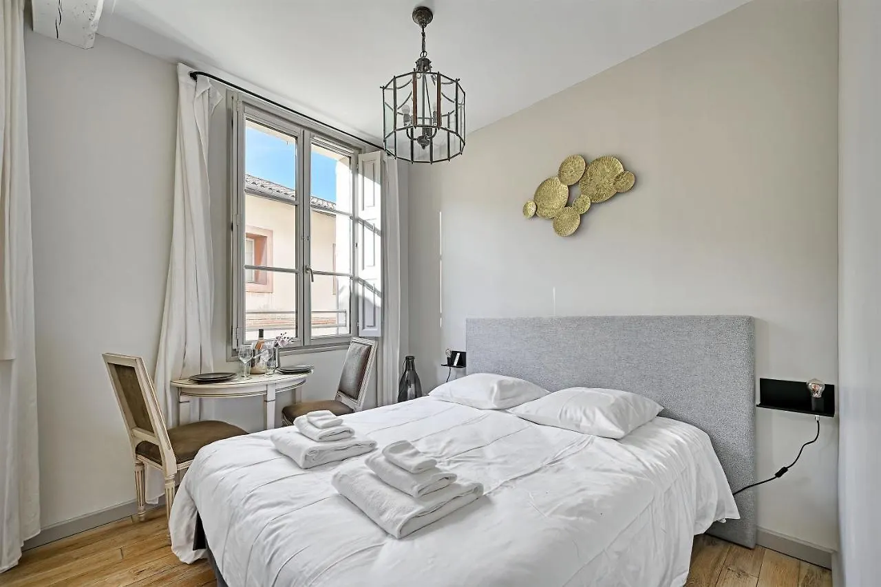 Au Coeur Des Papes, Dans Batisse De Charme Studios & Appartements En Coeur De Ville Avignon France