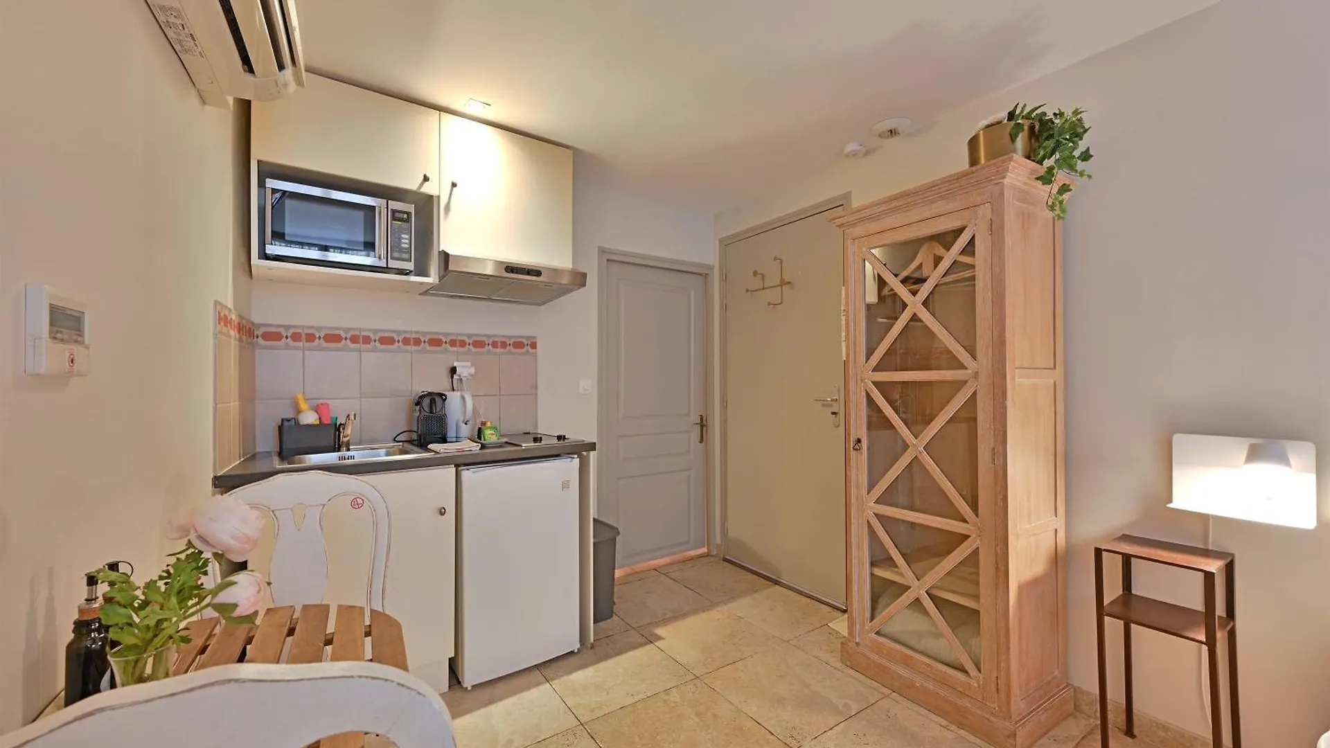 Au Coeur Des Papes, Dans Batisse De Charme Studios & Appartements En Coeur De Ville Avignon Apartment