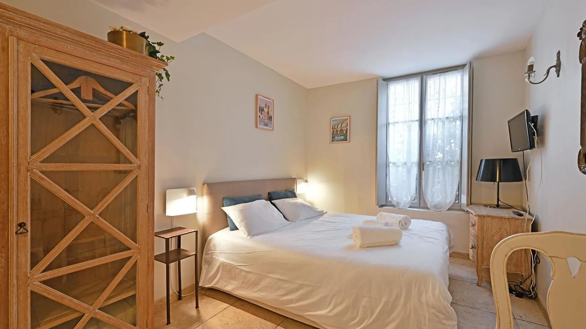 Apartment Au Coeur Des Papes, Dans Batisse De Charme Studios & Appartements En Coeur De Ville Avignon France