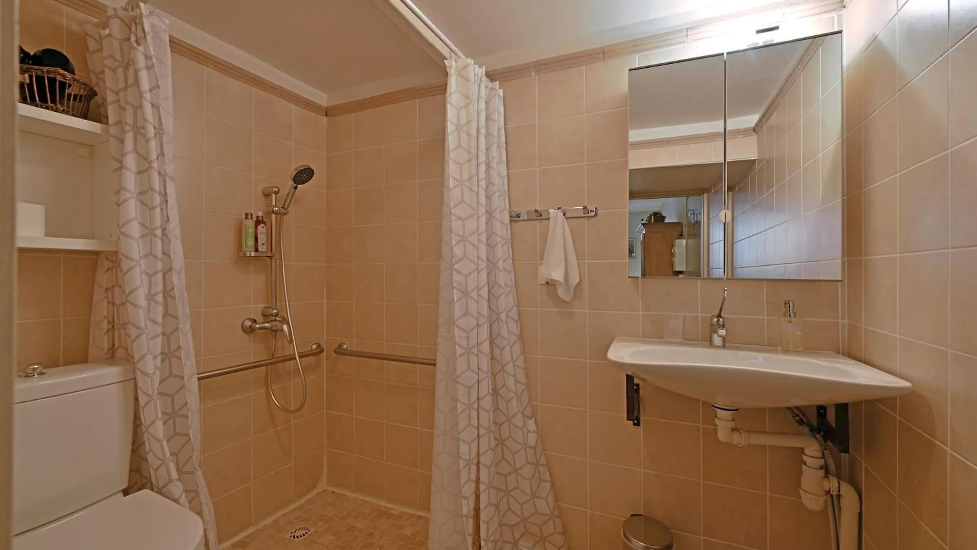 Au Coeur Des Papes, Dans Batisse De Charme Studios & Appartements En Coeur De Ville Avignon