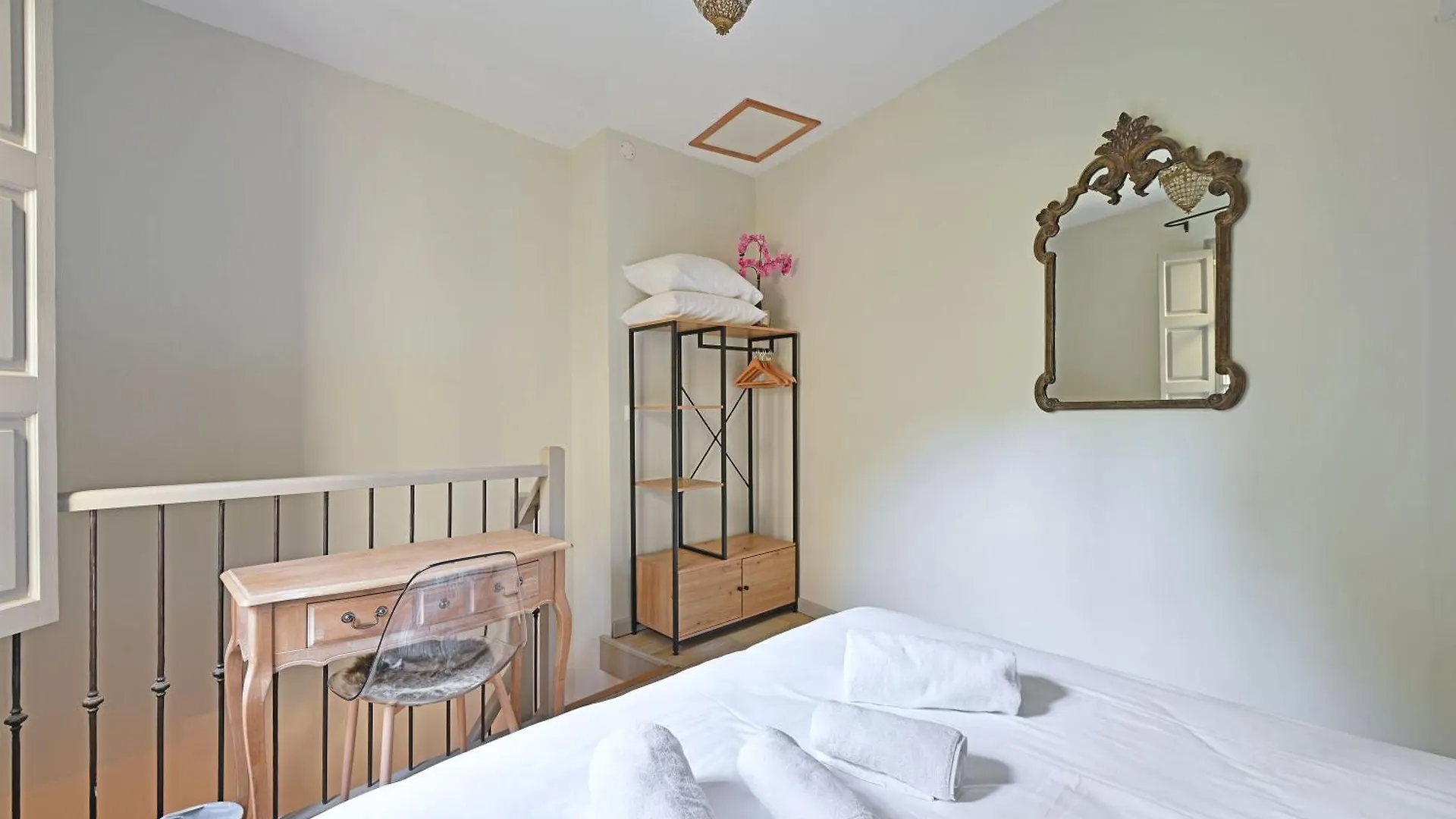 Au Coeur Des Papes, Dans Batisse De Charme Studios & Appartements En Coeur De Ville Avignon Apartment