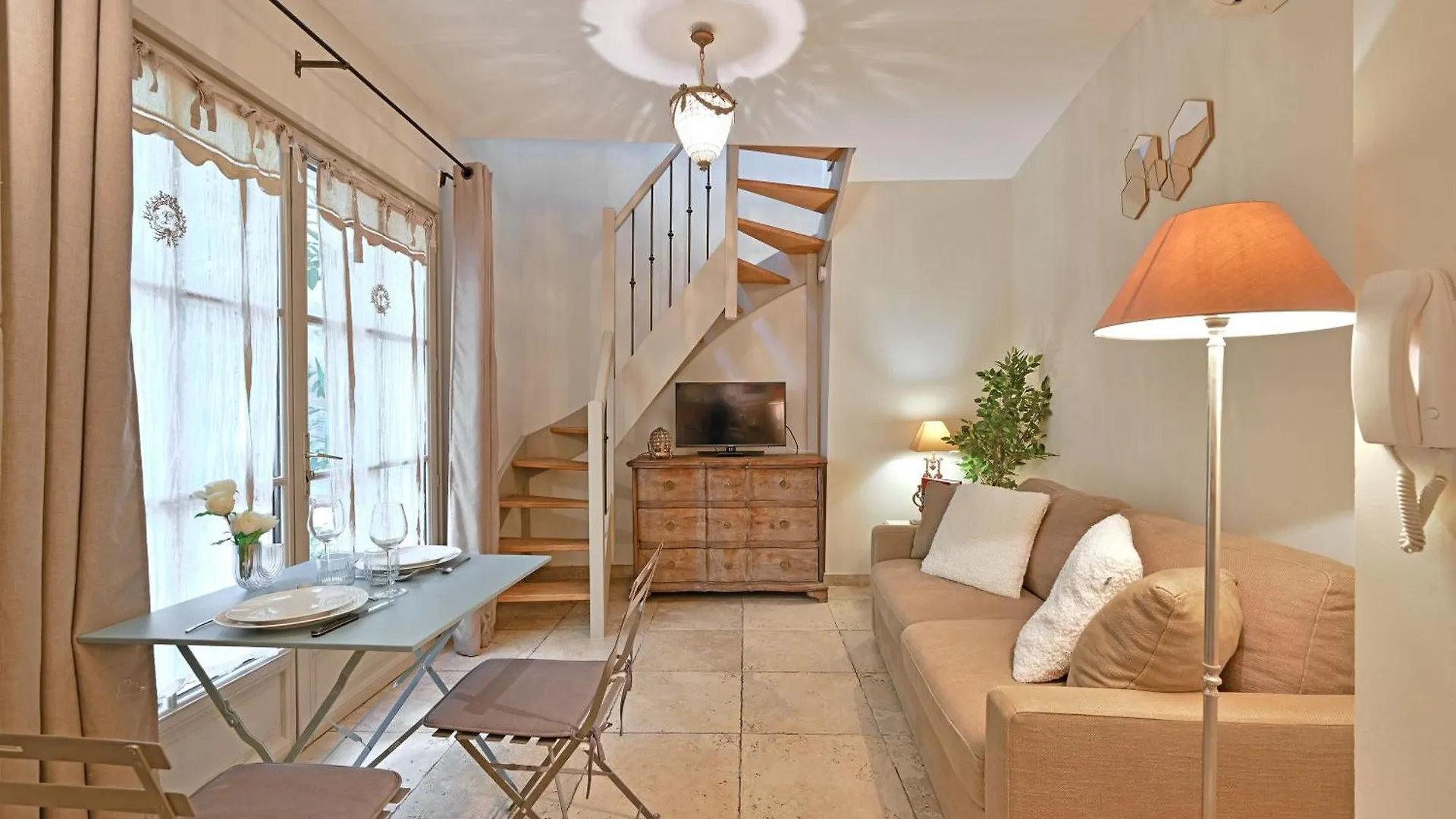Au Coeur Des Papes, Dans Batisse De Charme Studios & Appartements En Coeur De Ville Avignon